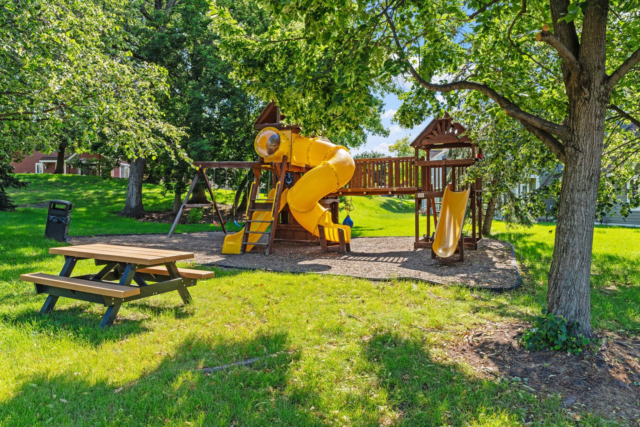 Bass Lake Hills Townhomes Image 41