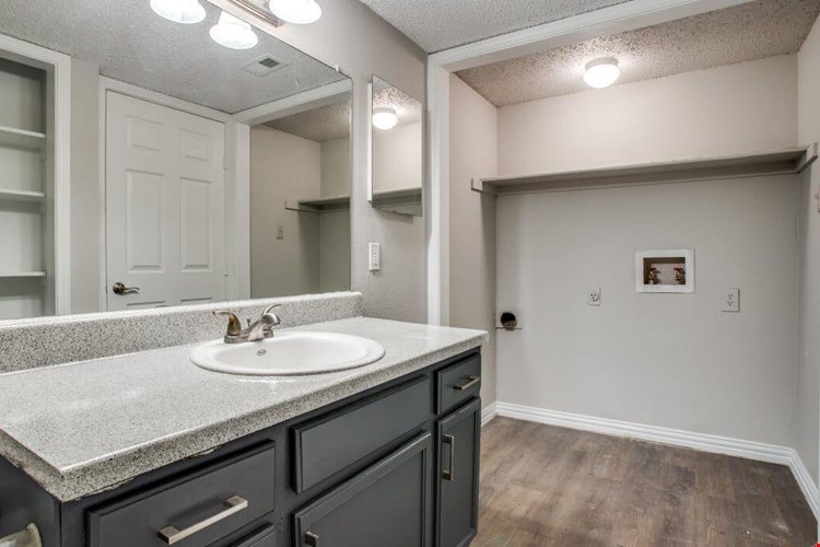 Decker Apartment Homes Image 18