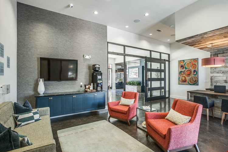 Yorktown Luxury Apartments Image 6