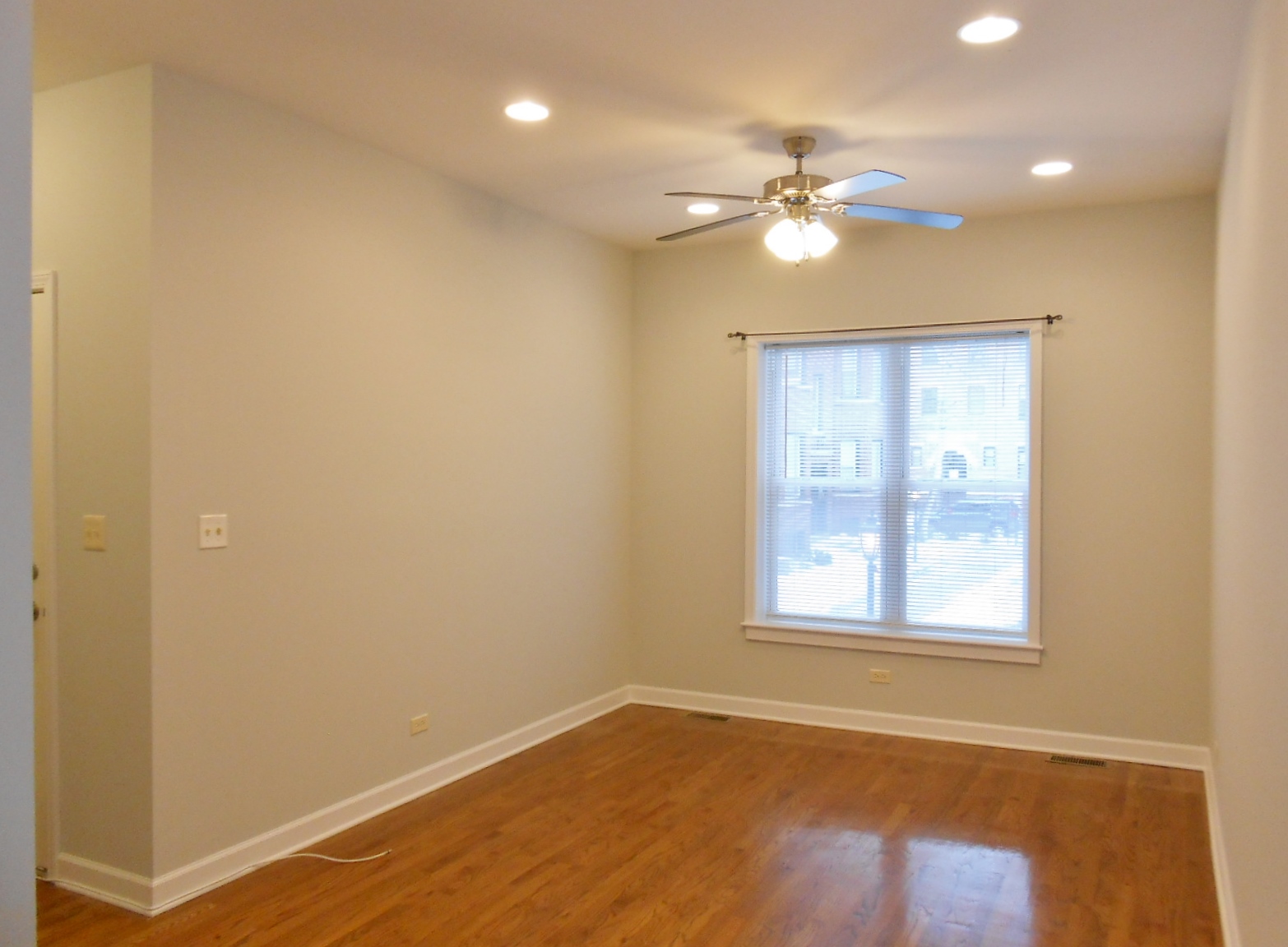 851-59 W. Cornelia Image 18