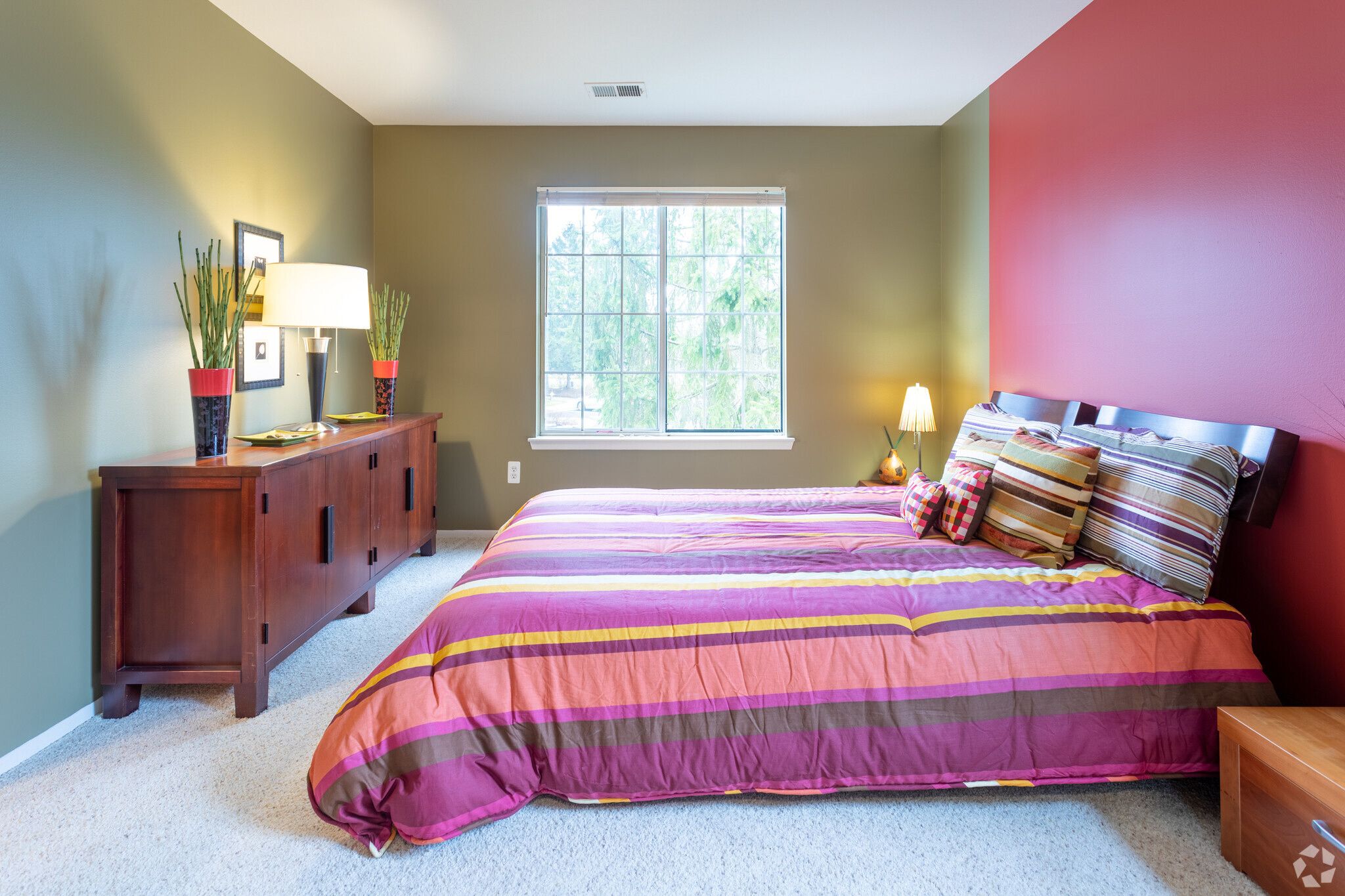 2 BR, 2 BA - 1050 SF