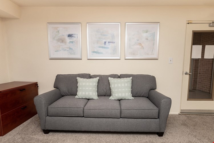 Traditional living room at Seminary Roundtop in Lutherville-Timonium