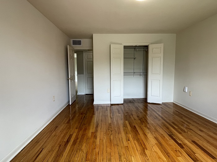 Colonial Village Image 15