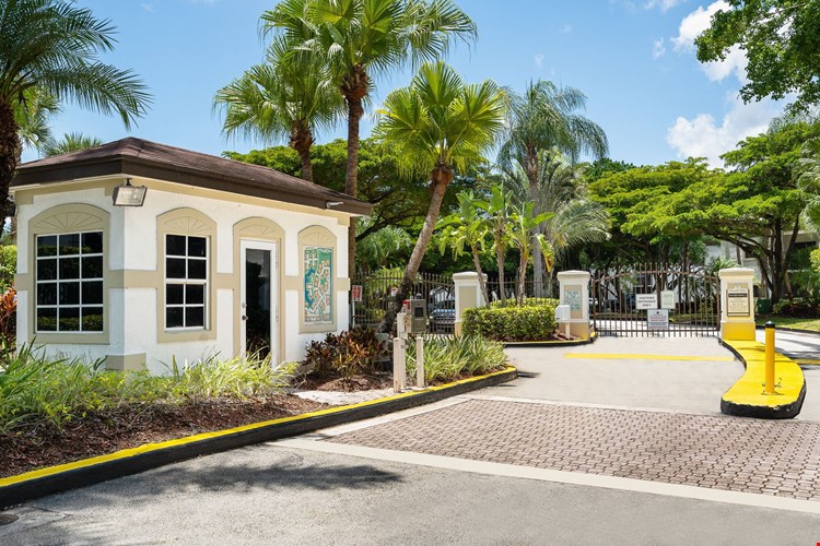 Emerald Palms Apartment Image 40