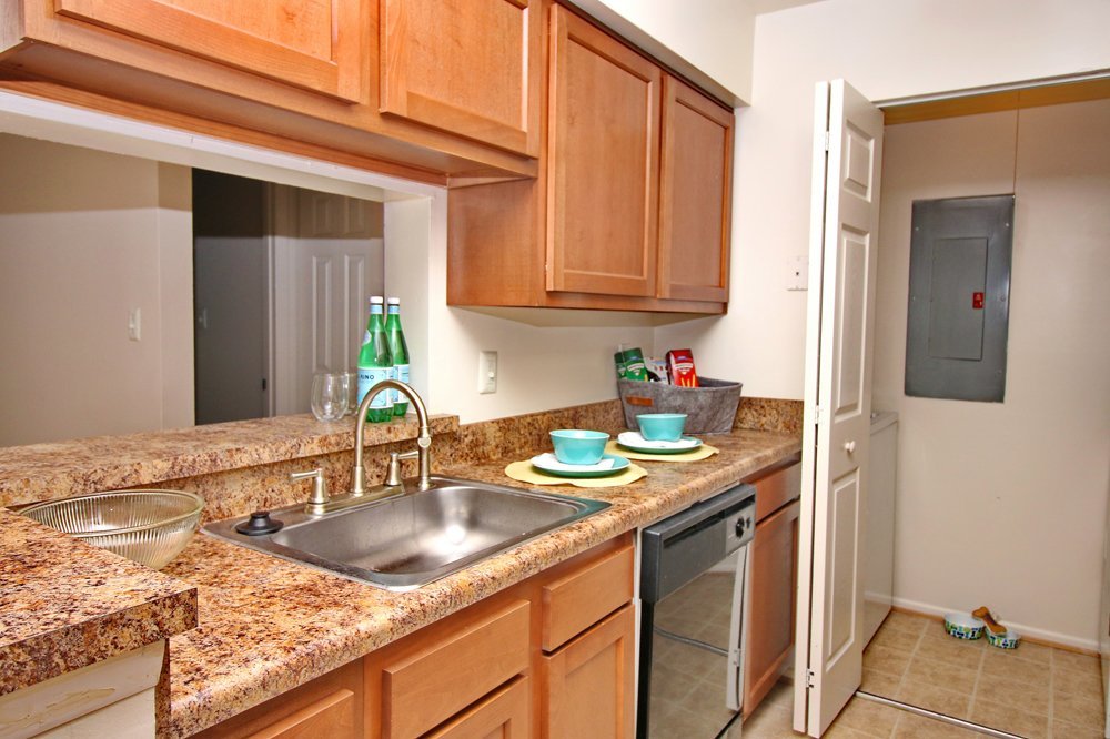 Runaway Bay Apartments Image 4