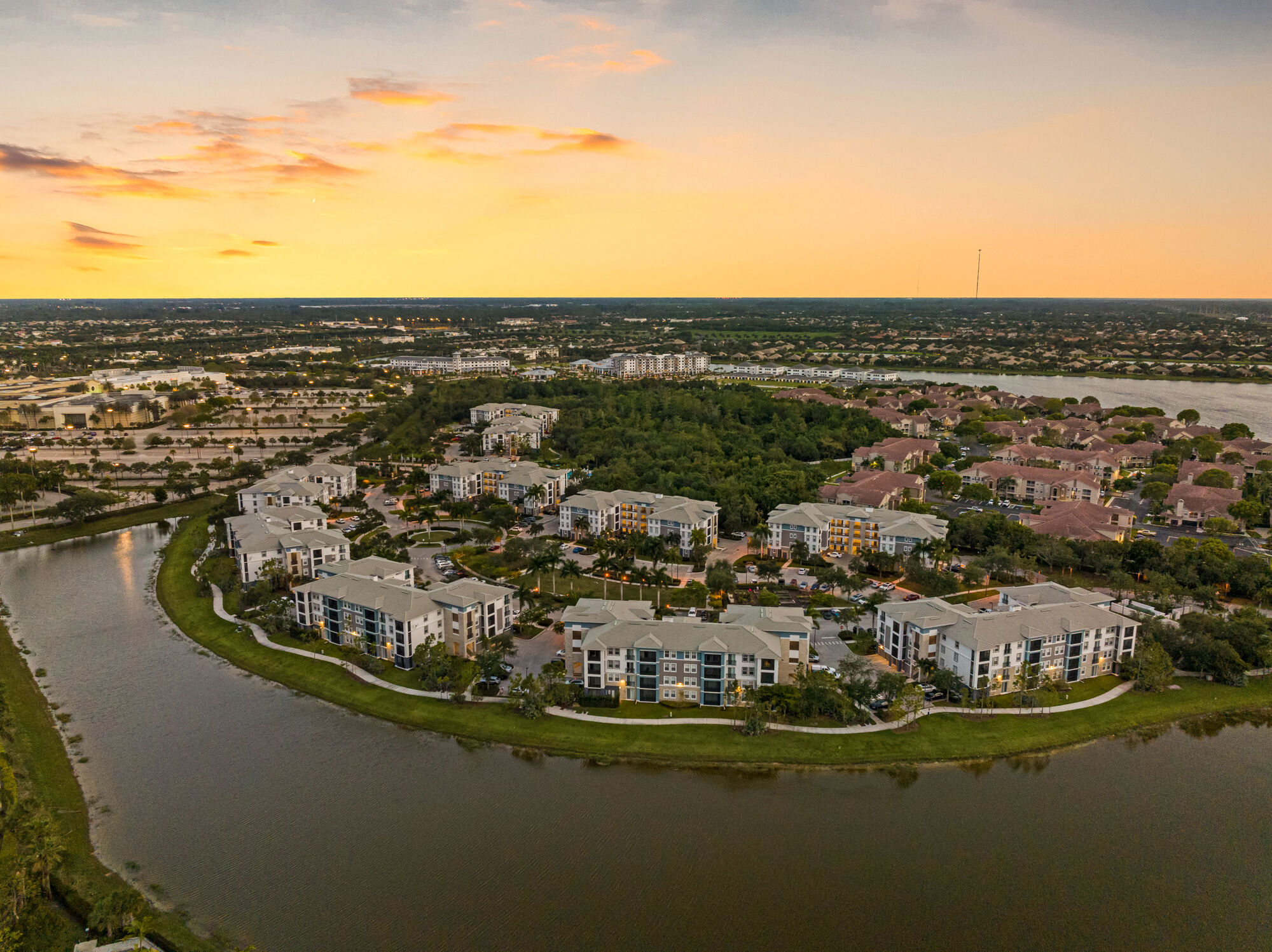 Axis Wellington Green Image 42