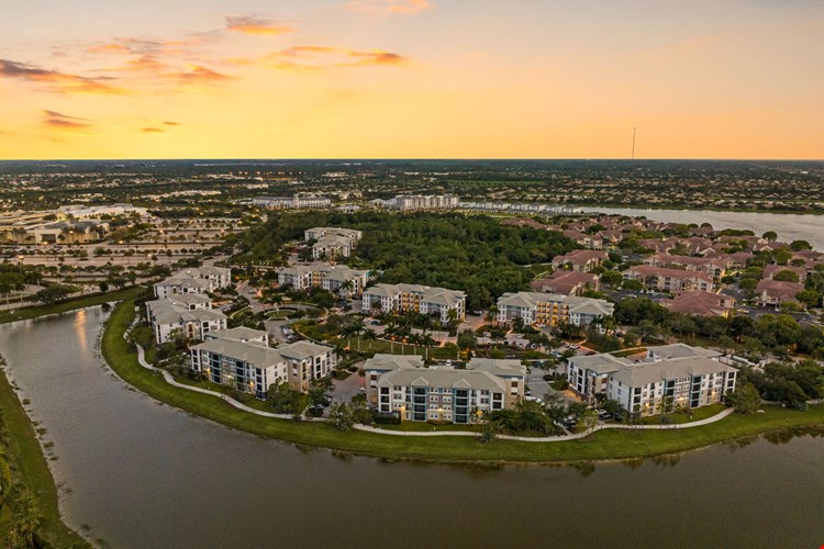 Axis Wellington Green Image 42