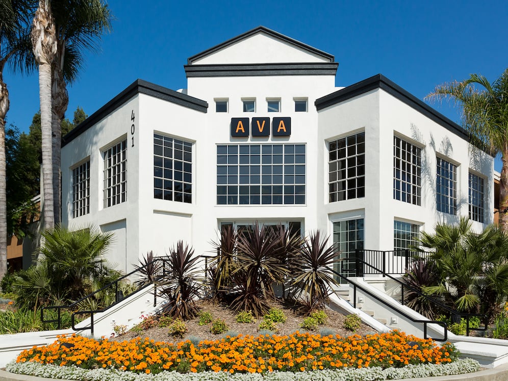 Leasing entrance