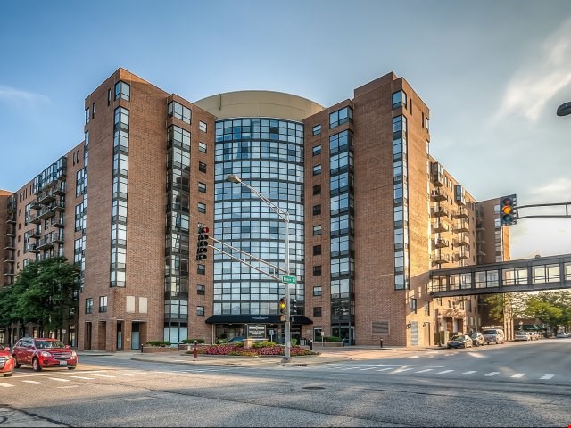 Conveniently located on the corner of Miner St & Arlington Heights Rd