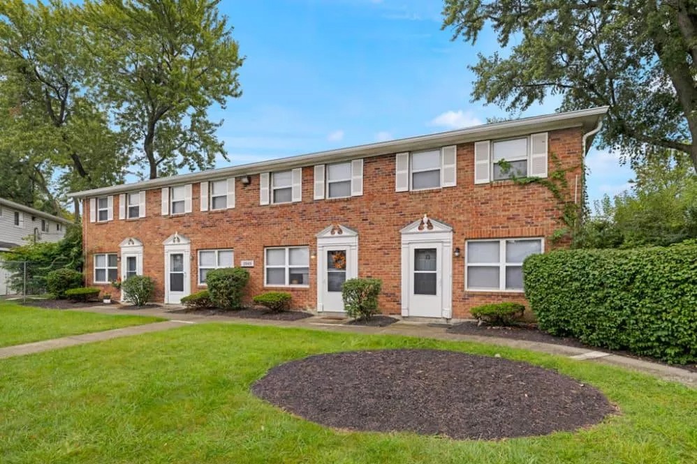 Janet Circle Image 3