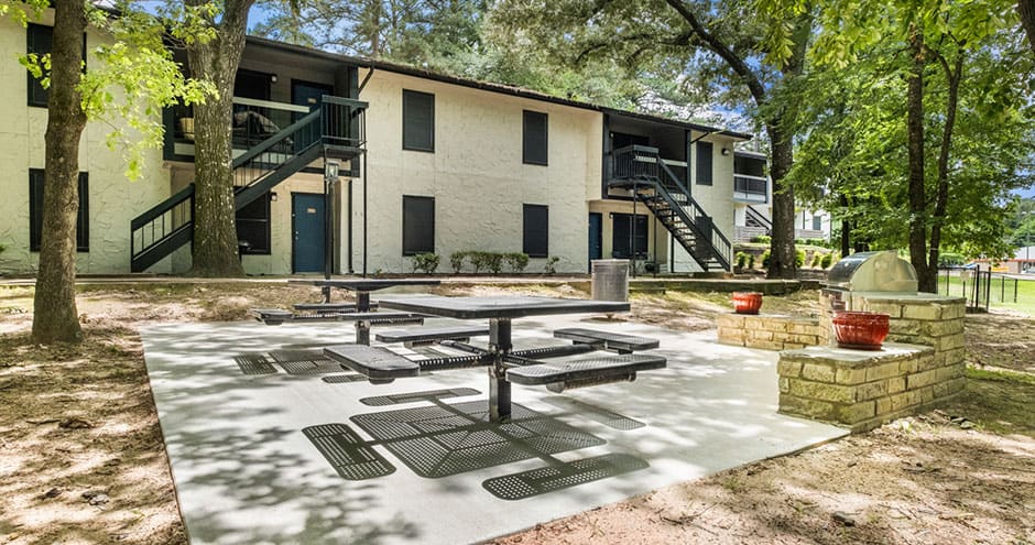 River Oaks Apartments Image 3