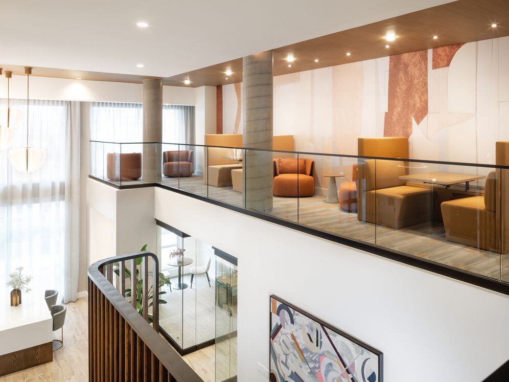 Lounge with coworking spaces