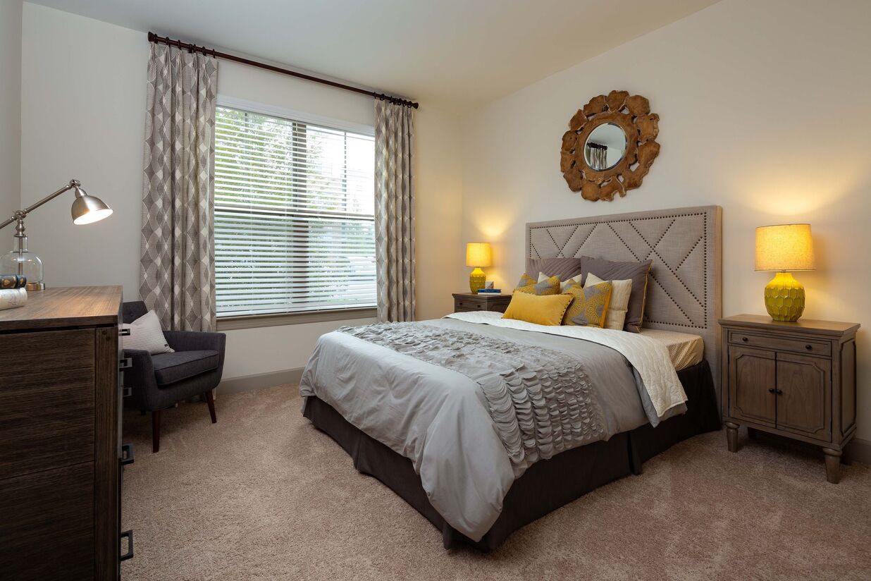 One Metrocenter Image 24