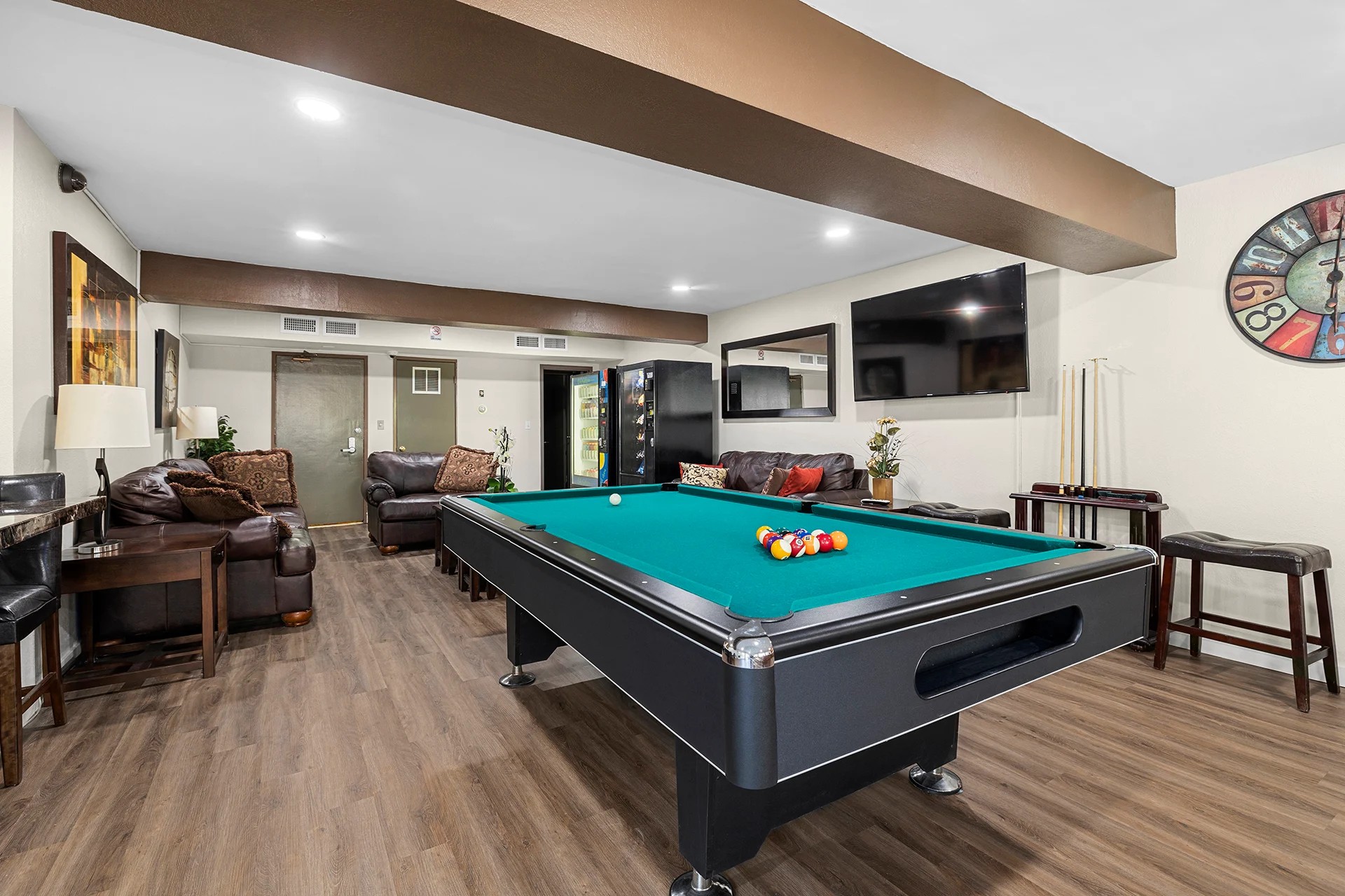 Lombardi Apartments Image 6