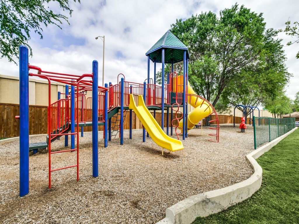 Estates On Frankford Image 11