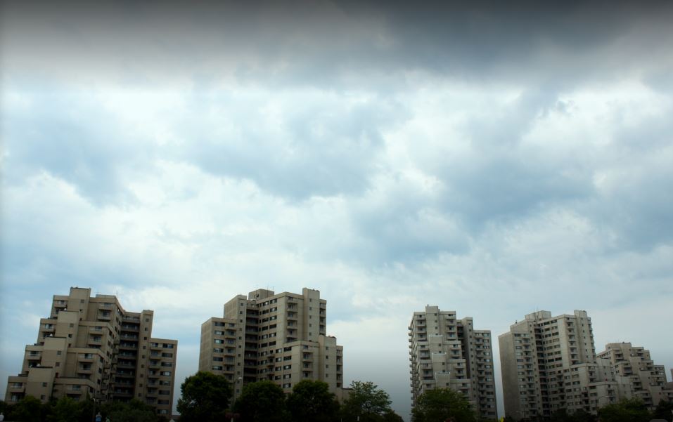 Water's Edge Towers Image 15