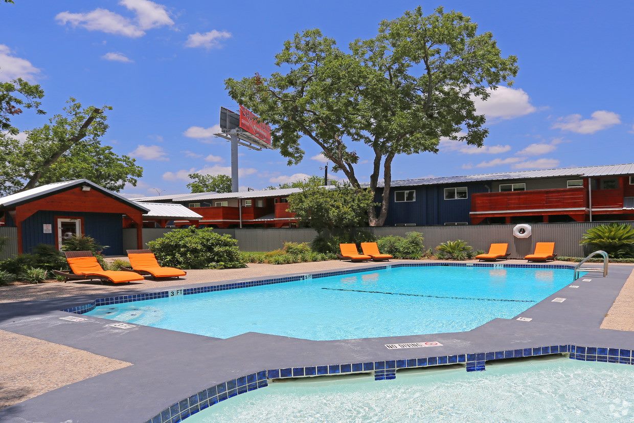 Axiom Apartments Image 1