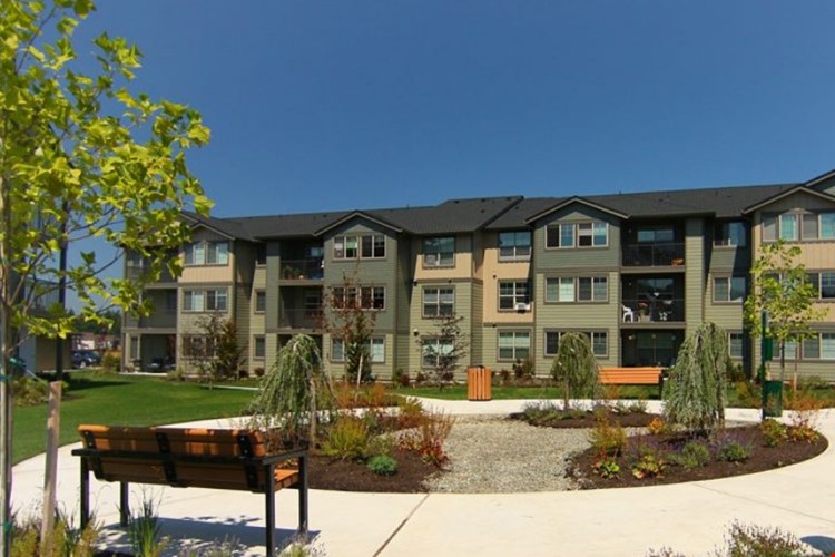 Four Lakes Apartments Image 5