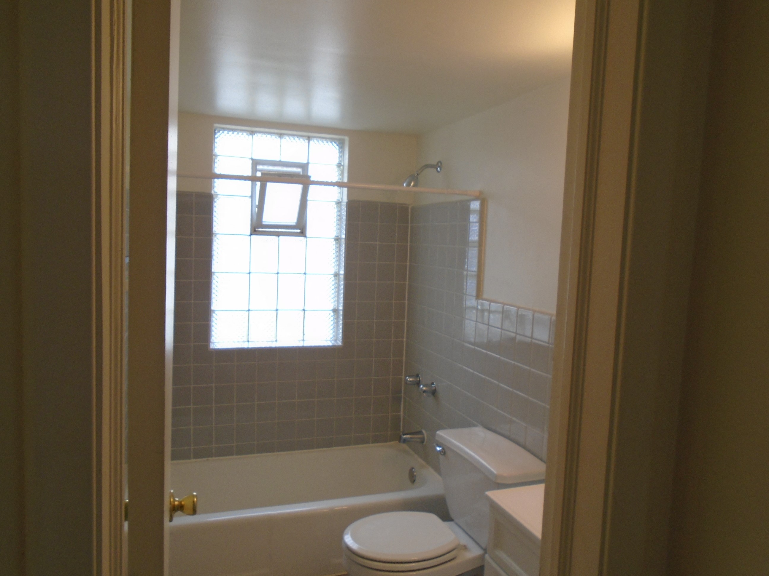 Tower Apts (1615) Image 7