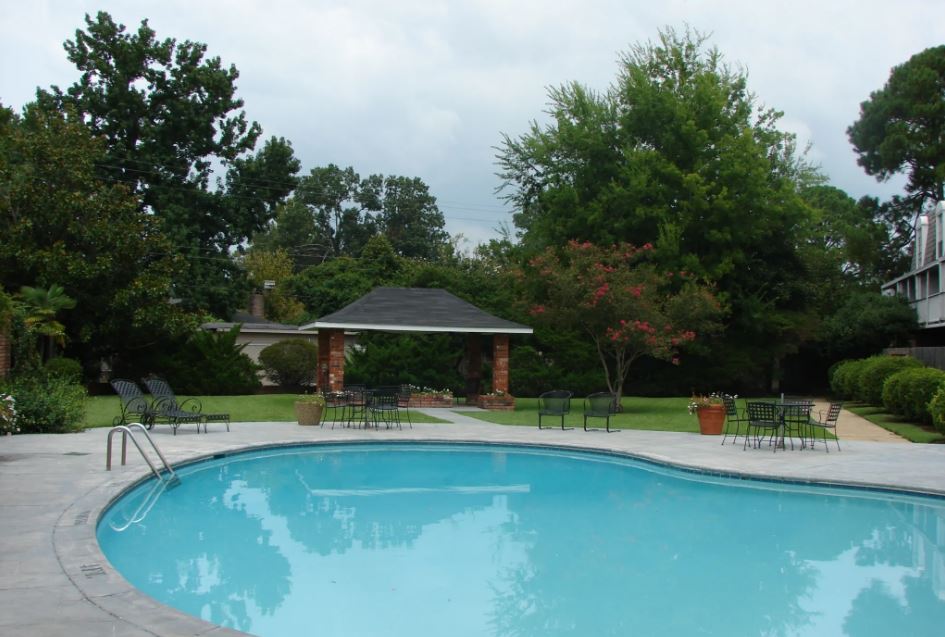 Savoy Plaza Apartments Image 2