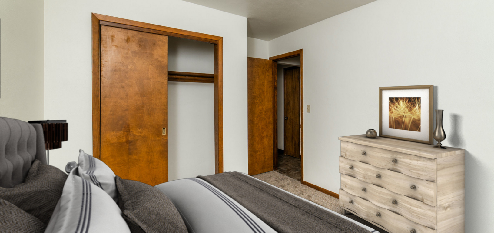 Colonial Village Apartments and Townhouses Image 6