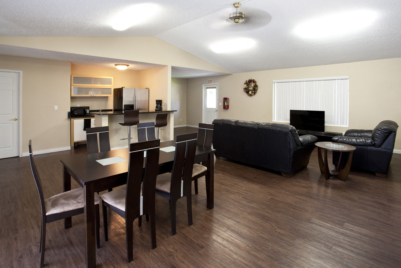 TowerApartments_Hermiston_OR_DiningAndLivingRoom