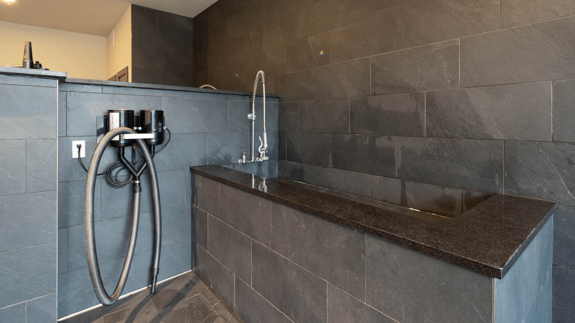 Olivian at the Realm Image 57