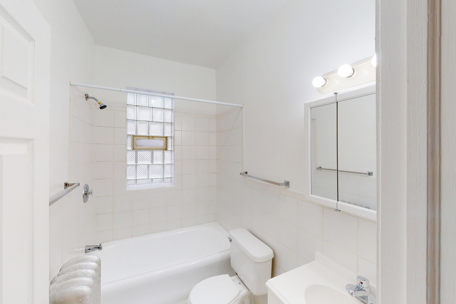 5528 South Cornell Image 5