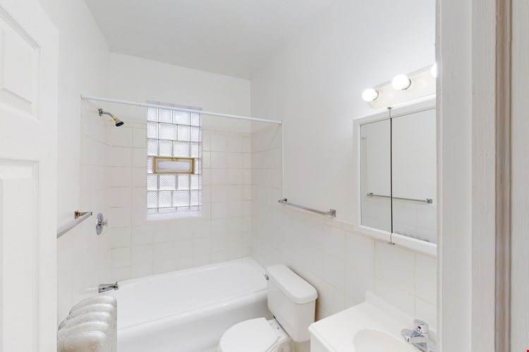 5528 South Cornell Image 5