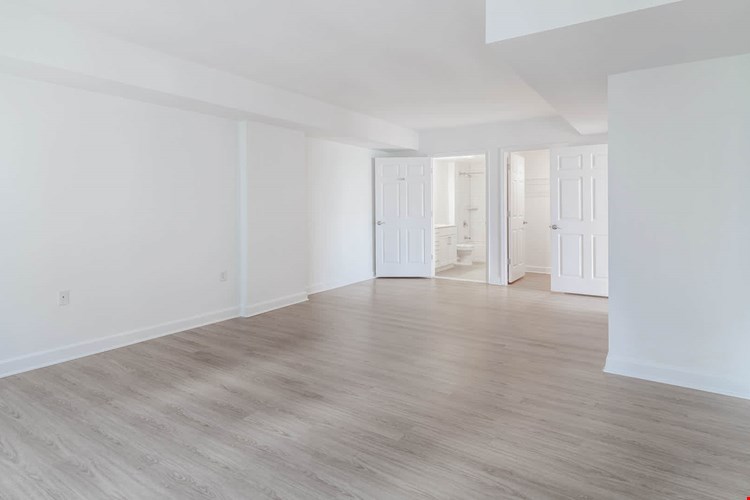 1800 Oak Image 22