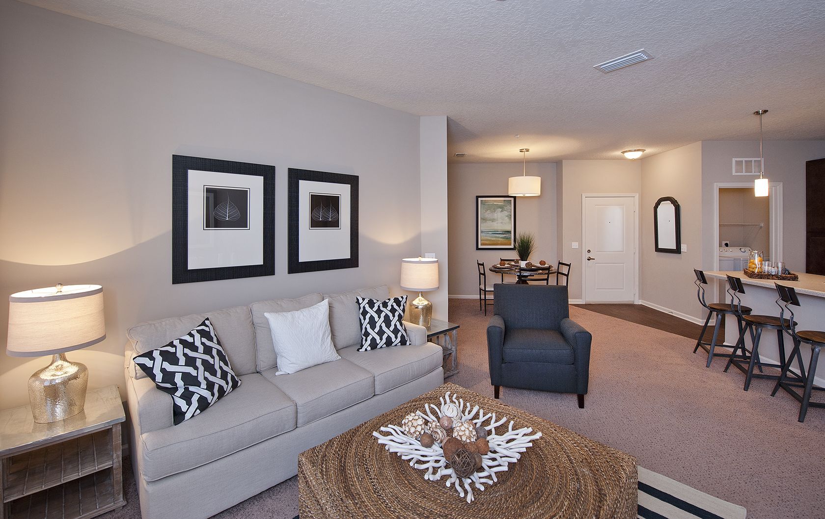 White Palm Apartments Image 5