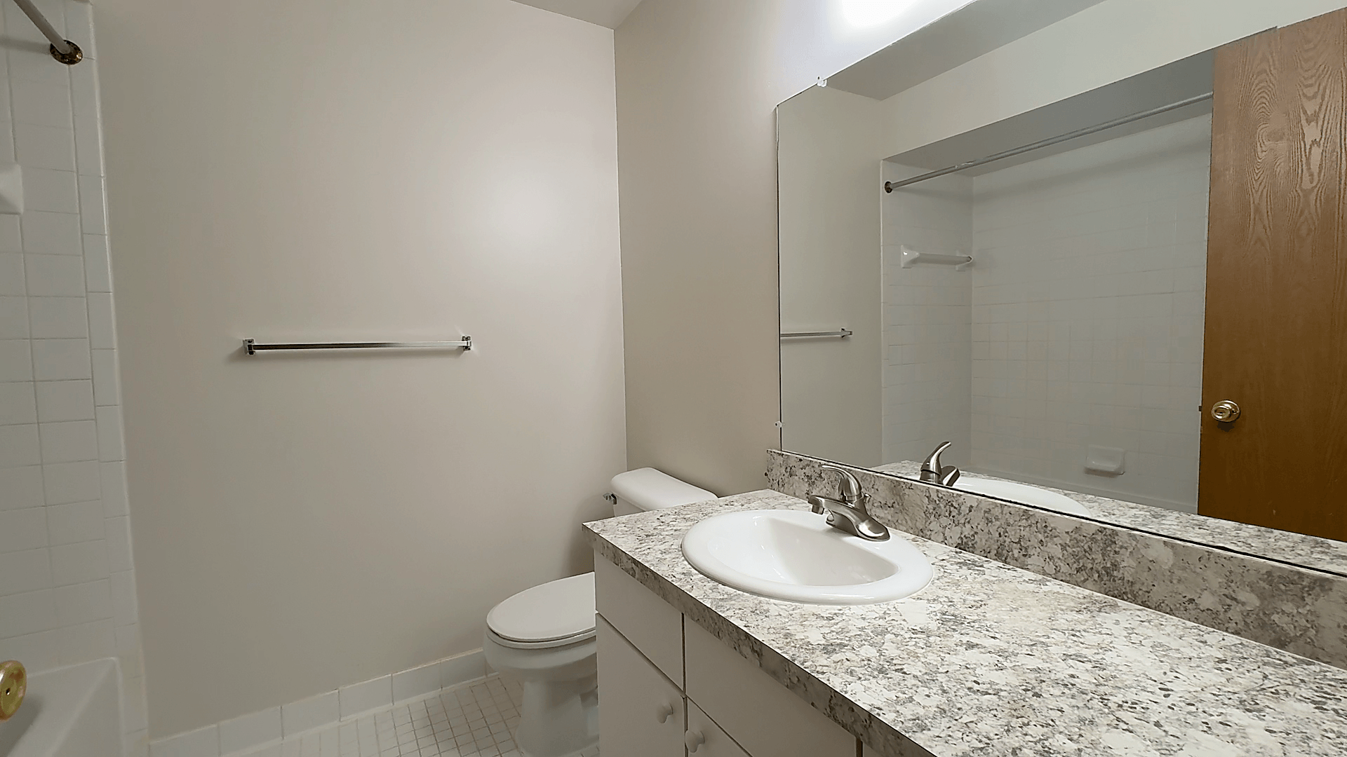 Lakeside Village Apartments Image 36