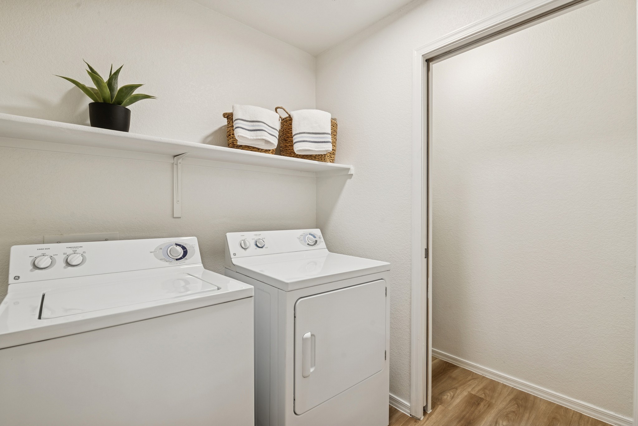 Dobson 2222 Image 6
