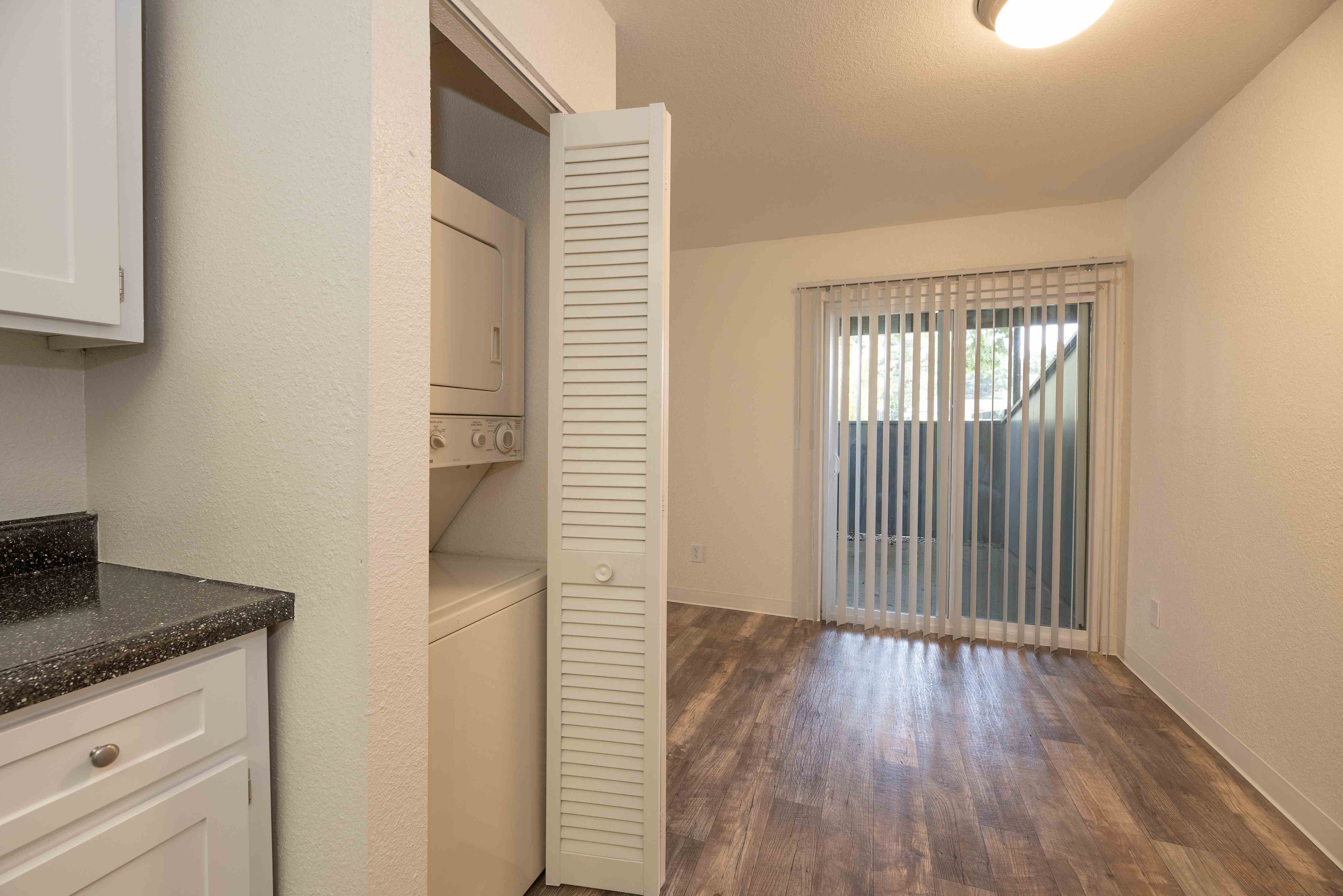 Woodbridge Apartments Image 32