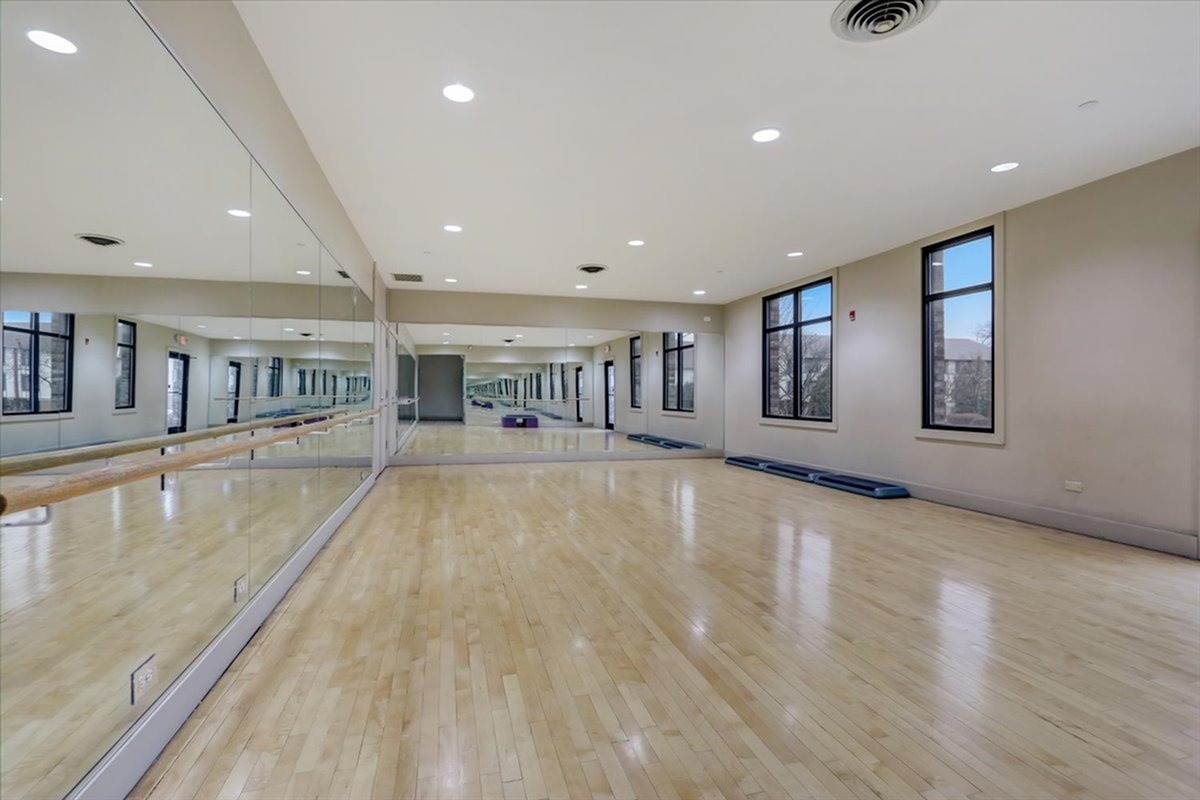 Schaumburg- International Village Image 7