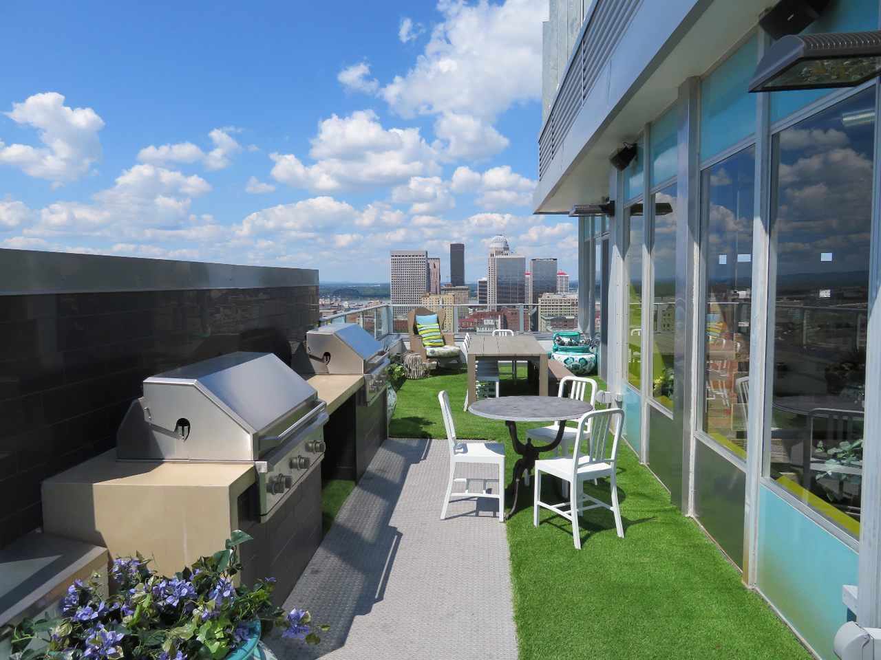 800 Tower City Club Apartments Image 5