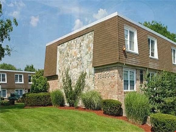 The Four Seasons Image 12