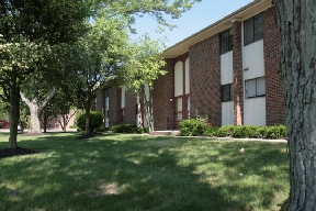 Woodview Plaza Image 5