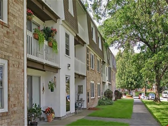 The Four Seasons Image 1