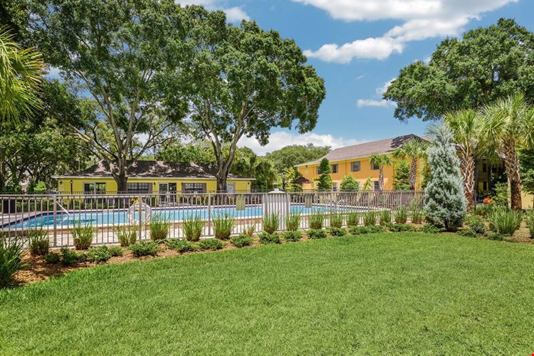 Fernwood Grove Apartments Image 2