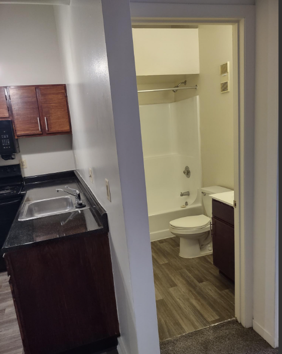 Marlboro Classic Apt & Redwood Square Image 194