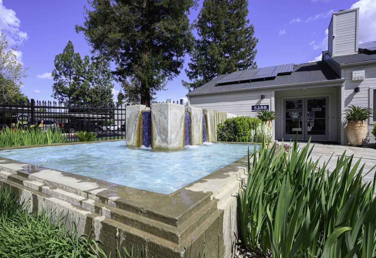 Lakeside Apartments Image 4