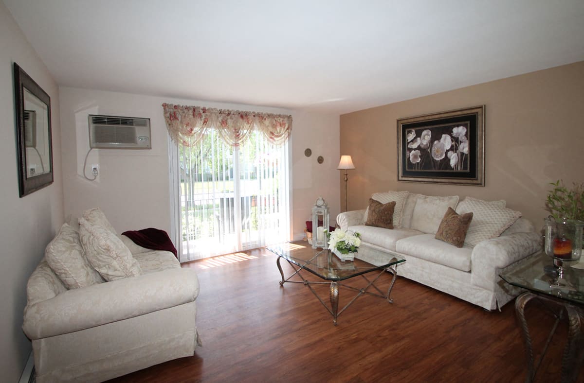 Emerson Square Apartments Image 4