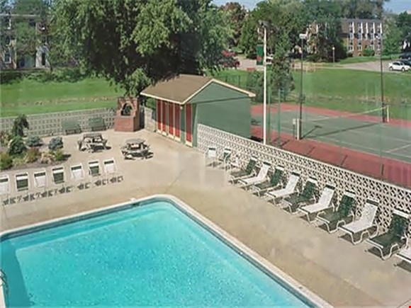 The Four Seasons Image 2