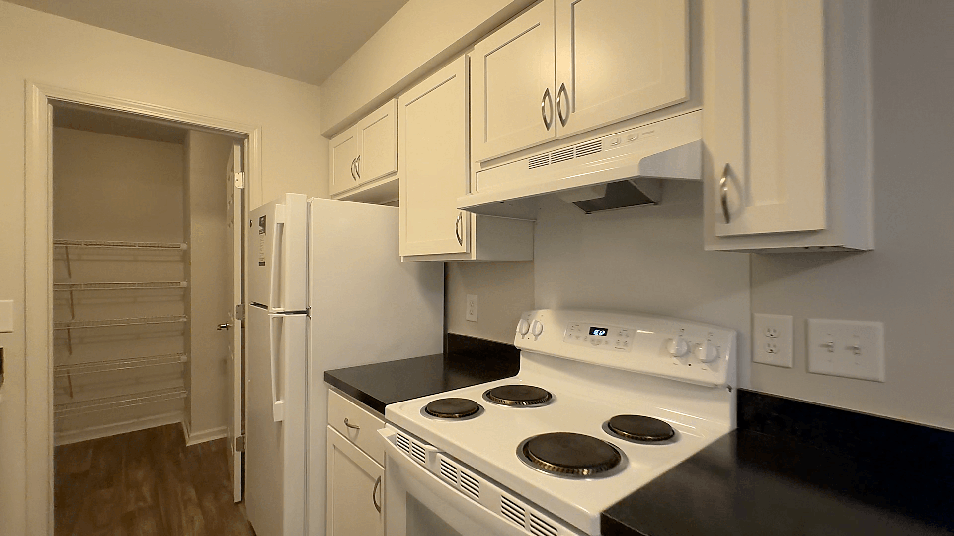 Three Oaks Apartments Image 19