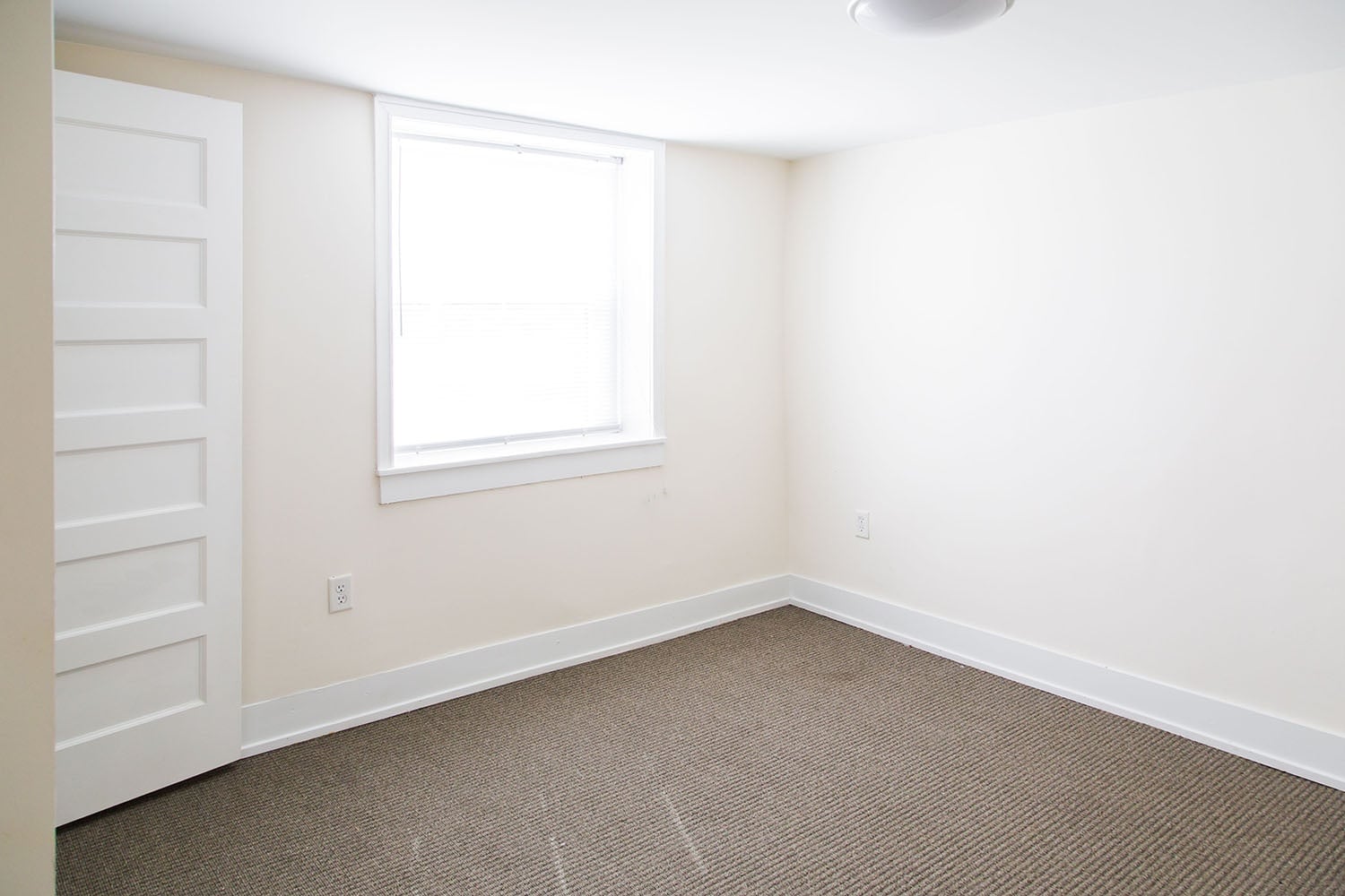 Paradise Flats Image 7