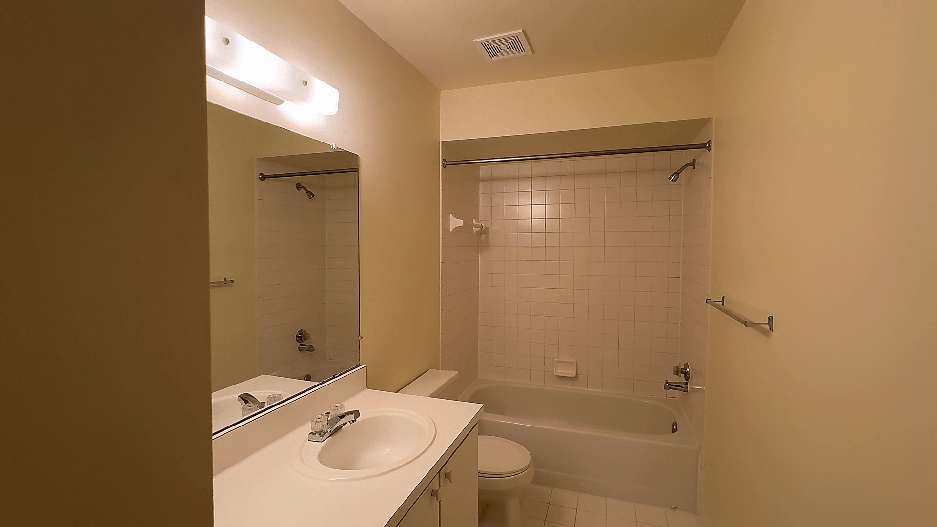 Lakeside Village Apartments Image 156