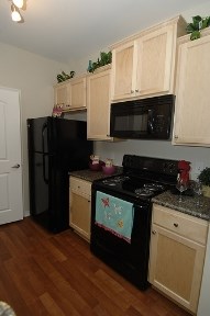 One bedroom kitchen (Cedar)