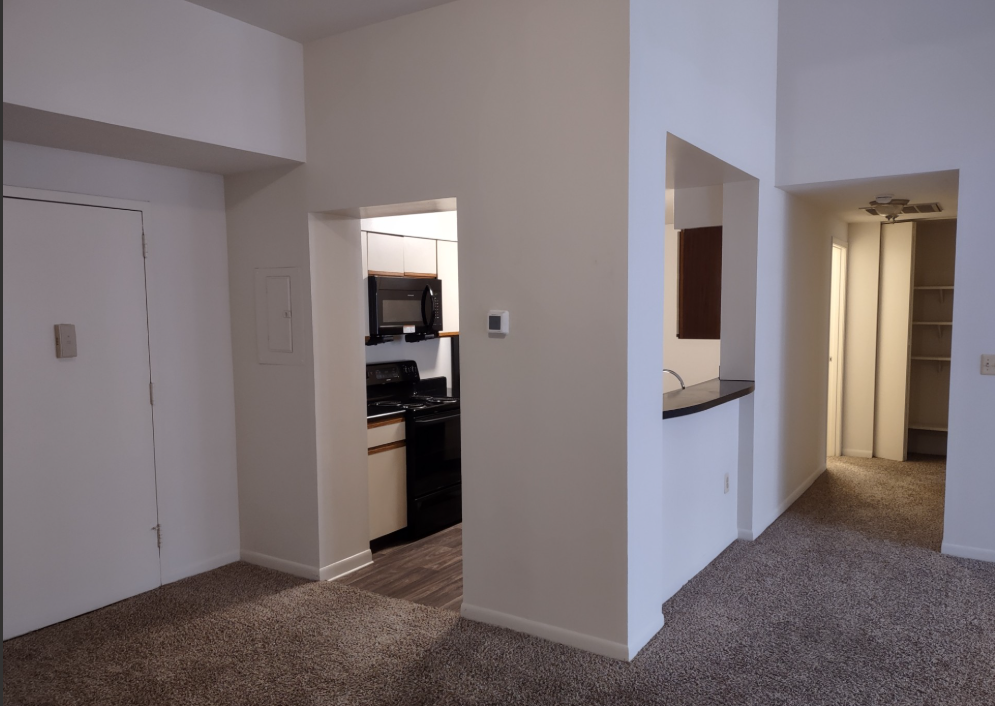 Marlboro Classic Apt & Redwood Square Image 7