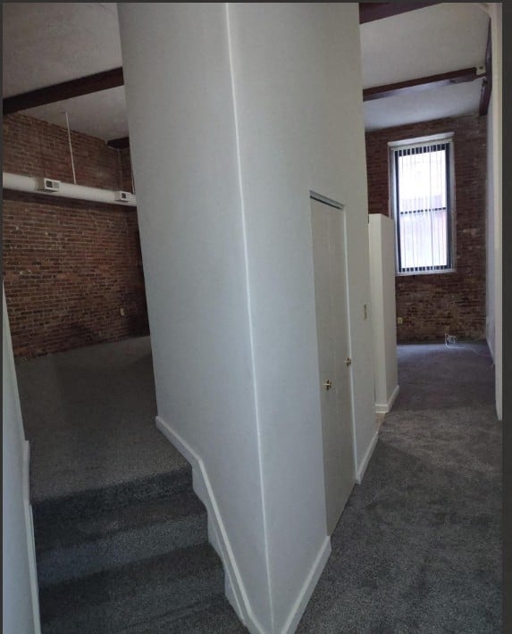 Marlboro Classic Apt & Redwood Square Image 14